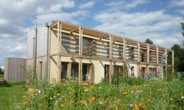 Habitat groupé ossature bois remplissage paille à Louvigny dans le Calvados