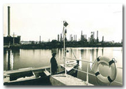 Collection Total (Le paysage industriel de la Basse-Seine – l’Inventaire Haute-Normandie – 2008) - La vallée industrielle en1950
