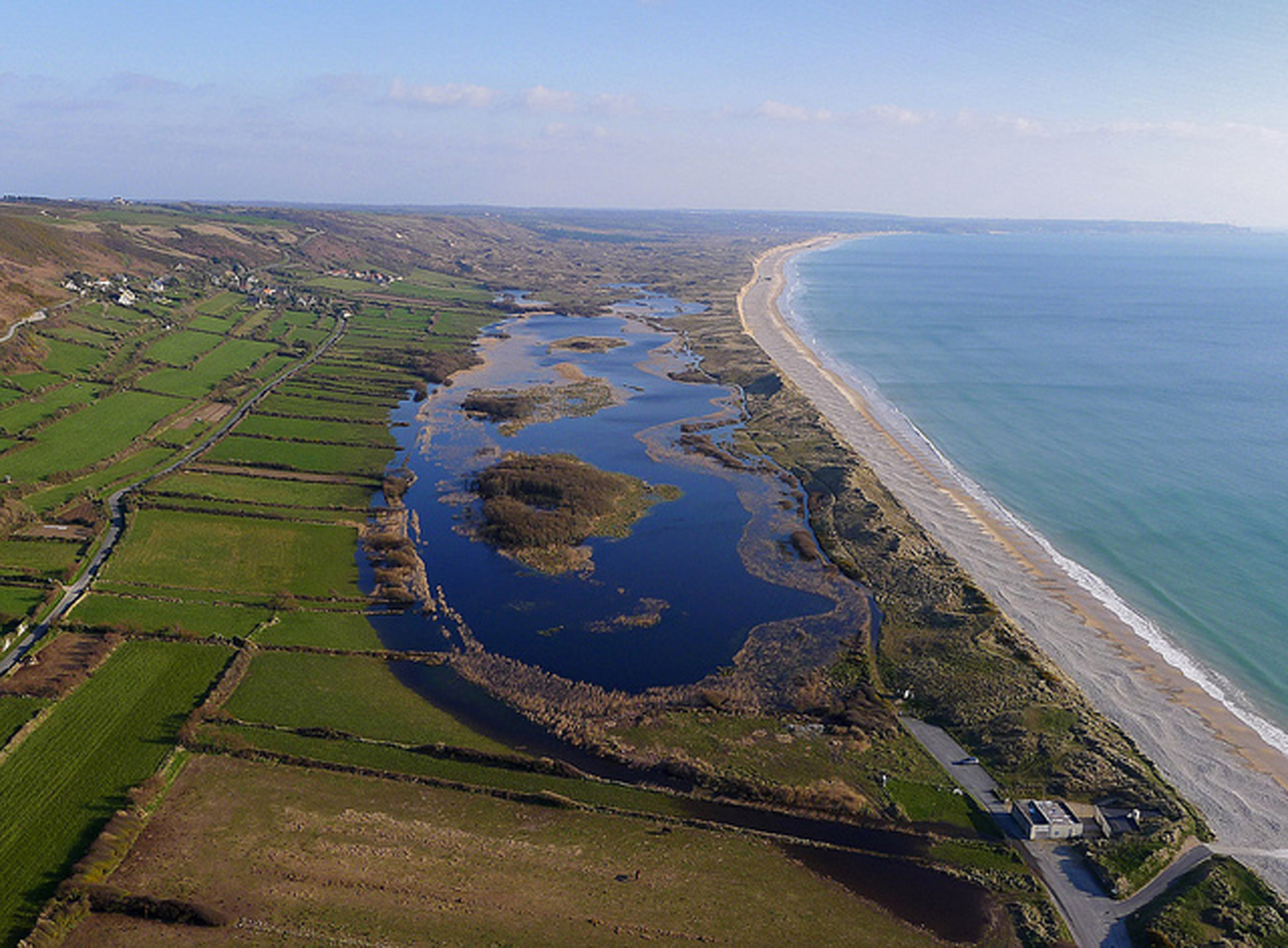La RNN de la Mare de Vauville est un site naturel protégé de première importance dans le département de la Manche