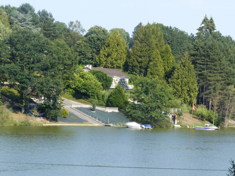 Le lac artificiel de Rabodanges dans l'Orne